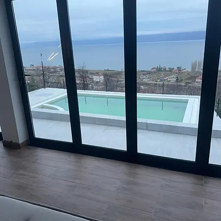 Bella Vista Πόγραδετς